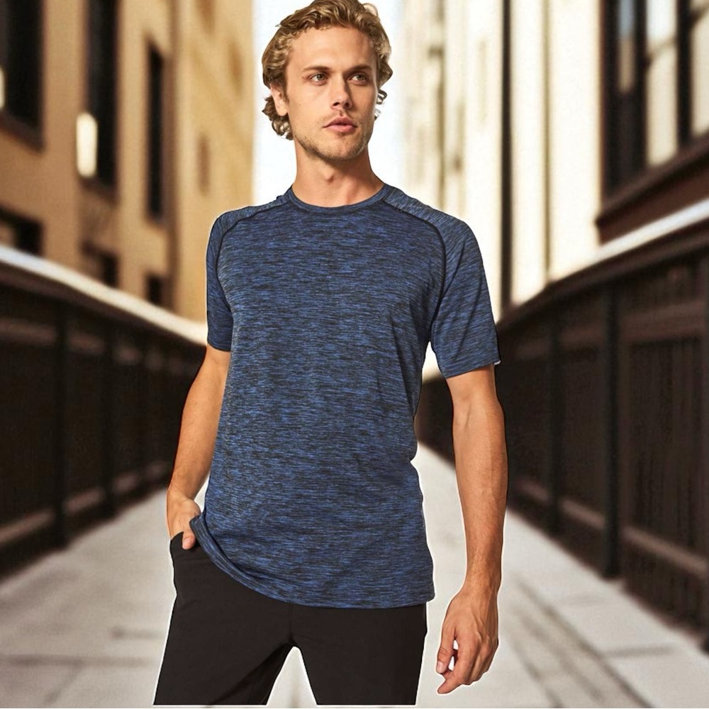 Lululemon Metal Vent Tech Short Sleeve in Cerulean Blue / Black Sz M